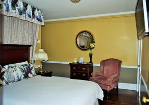 Bellevue Manor - Image 3