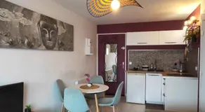 La Perle Marine, Cosy et rénové, 200 m de la plage, 1 chambre, parking et Wifi - Image 3