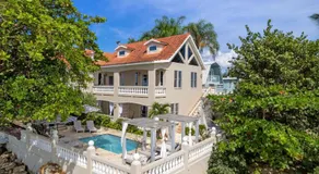 Tres Sirenas Beach Inn - Image 4
