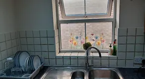 2 Bedrooms Flat in Surrey, 30 min to London - Image 5