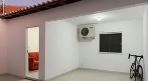 Casa com 2 Quartos Climatizados e Garagem - Image 3