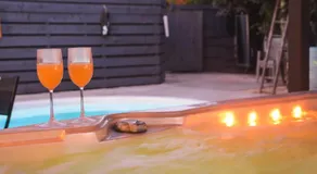 La yourte de Nîmes, sauna, spa , jacuzzi piscine et aire de jeux privatif - Image 4