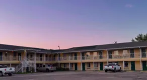 Coast Motel - Image 5