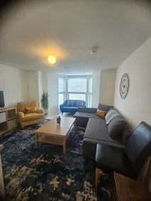 Seaside Haven Coastal Comfort 200m from the Beach - Image 2