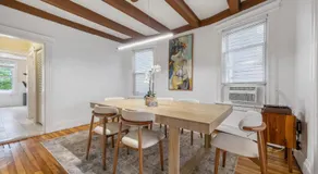 Spacious & Stylish 2BR Apartment Near Manhattan - Image 5