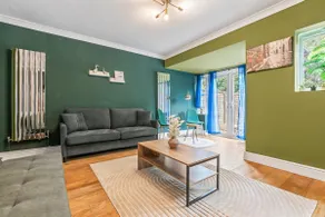 #48 Royal Leamington stylish - Sleeps 8 - 5 mins to Jephson Gardens - "Perfect for Contractors and Families - Free Parking" - Image 2
