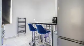Chic 2-Bedroom Flat - Sleeps 5 - Central Tilbury - Image 5