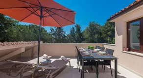 JUST RENOVATED stylish 2 bedrooms apartment only a few steps from the beach! - Image 5