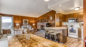 Spacious House with Entertainment Options & Very Close Beach Access - Image 4