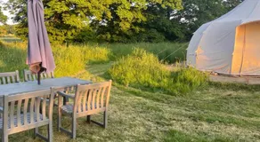 Chalet adapté aux familles avec barbecue et jardin - Image 4