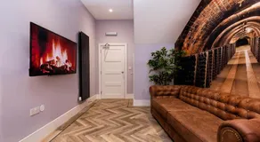 BOOTique House - Luxury Group Accommodation for 12 - Image 4
