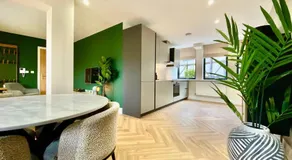 Queen Annes court luxury apartment on high street - Image 3