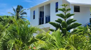 Bella Villa room with large pool and close to beach - Image 3