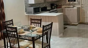 Sleeps 4 with Free Parking 15-min to Beach - Image 5