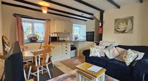 No 4 Trelawney Apartment - Onsite Bar - Restaurant - Horse Riding - Image 2