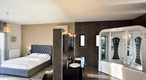 Adorno Luxury Villa - Image 2