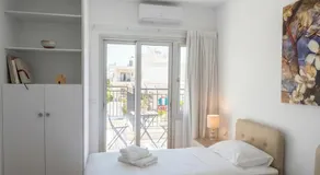 Studios with Balcony and Breakfast by Kentrikon Hotel in Old Town - Image 5