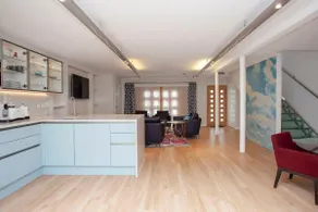 Spacious Georgian Coach House with Parking - Image 3