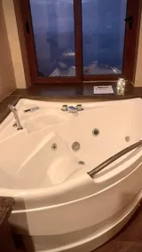 End of the road - New - Pvt room with jacuzzi - Image 4