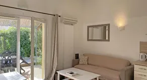 pleasant gîte, with collective heated swimming pool, in the heart of the alpilles in mouriès, 4/6 people. - Image 2