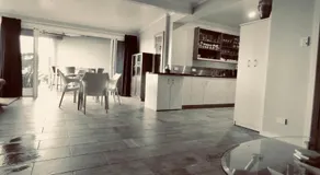 ArtHOUSE Beachfront Accommodation - Image 3