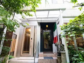 Arbor house                      - Image 1