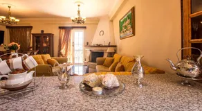 Paradise Bar Apartments - Image 2