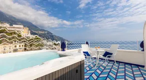 Aurora Luxury Suites Seaview - Image 3