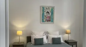 Belle suite au coeur de ville petit déjeuner jardin et bassin - Image 2