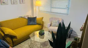 Chic Retreat in Granville - steps to train ! - Image 5