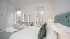 Luxury Central 4 BDR house - Image 2