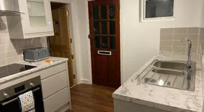 Charming Victoria Conversion Flat in Brentwood with a Garden & Free Parking - Image 5