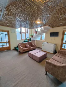Green House with kitchen - Image 3