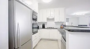Resort Style 2BR Apt in Pyrmont Next to Darling Harbour - Image 3