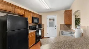 Bright & spacious 3 bedroom home Amazing location - Image 4