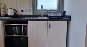 Luxury Shepherd's Hut - The Hyde - Image 3