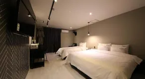 Almond Hotel Gupo Station - Image 5