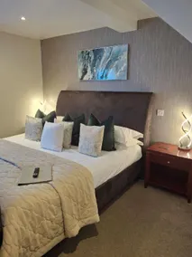 La Fontana Italian Restaurant with Rooms - Image 2