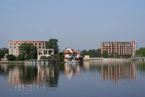 Longshui Lake Dalong Bay Hotel - Image 2