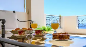 Votana Villa & Apartments - Image 5