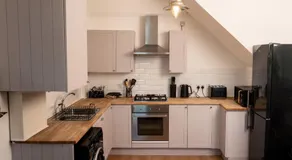 Luxuria Apartments 2- Bedroom Luxury Apartment - Image 5