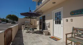 Newport Beach House 1 block from the beach FREE pickleball courts and 6 beach cruisers - Image 4