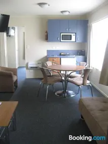 Botany Motor Inn - Image 2