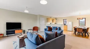 Large Group & Contractor Booking! Duplex w/Parking - Image 4