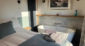 Bramley Shepherds Hut - Whimple - Image 2