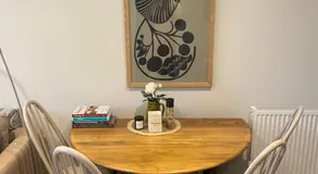 Stylish Art Apartment with Canal - Image 4