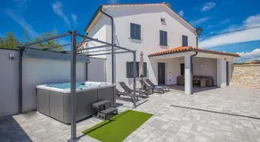 Jacuzzi House Mia - Image 3
