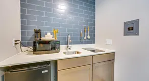 1 MI to Lighthouse Beach: Sleek Studio Apt - Image 4