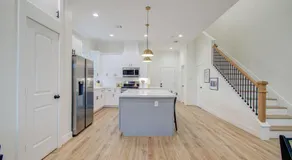 4BR w/ Backyard Theatre | 5 Mins to Downtown - Image 4