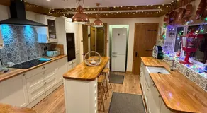 Detached property, beams, hot tub large garden - Image 3